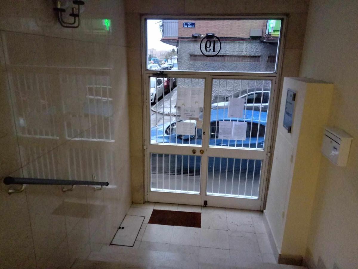 Residencia 12 Octubre Bed & Breakfast Madrid Exterior photo
