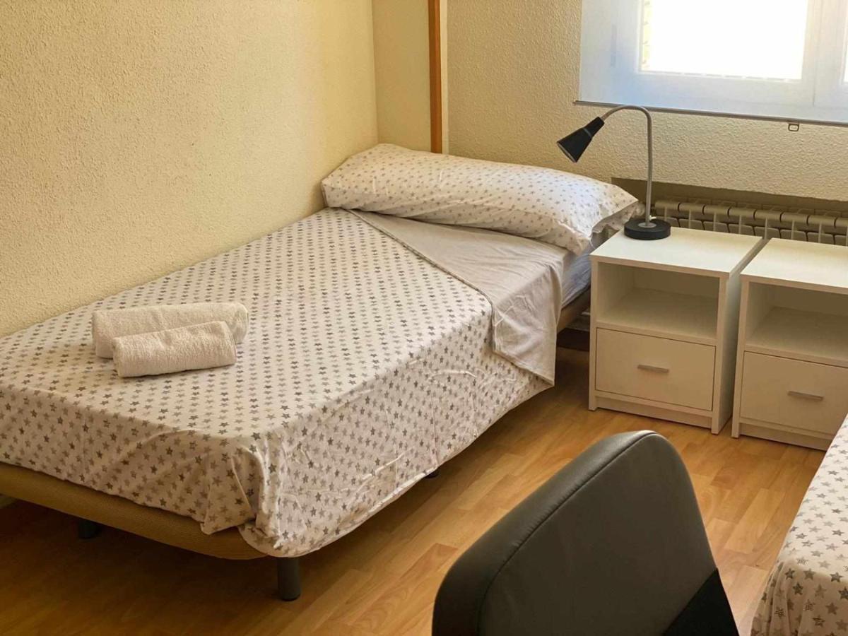 Residencia 12 Octubre Bed & Breakfast Madrid Exterior photo